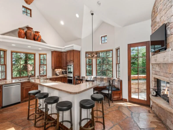 Luxurious Ski-In/Ski-Out Snowmass Chalet with Stunning Mountain Views